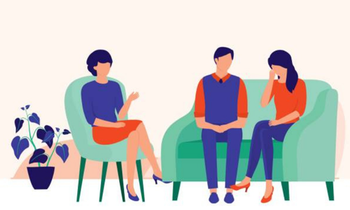 Un-couple-en-seance-de-therapie-avec-la-conseillere-conjugale-500x300px Un-couple-en-seance-de-therapie-avec-la-conseillere-conjugale-500x300px